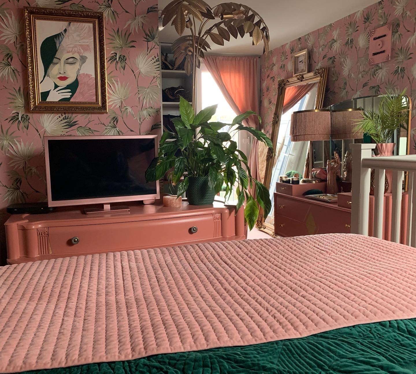 ‘Art addict’ mum transforms drab house into rainbow home – complete ...