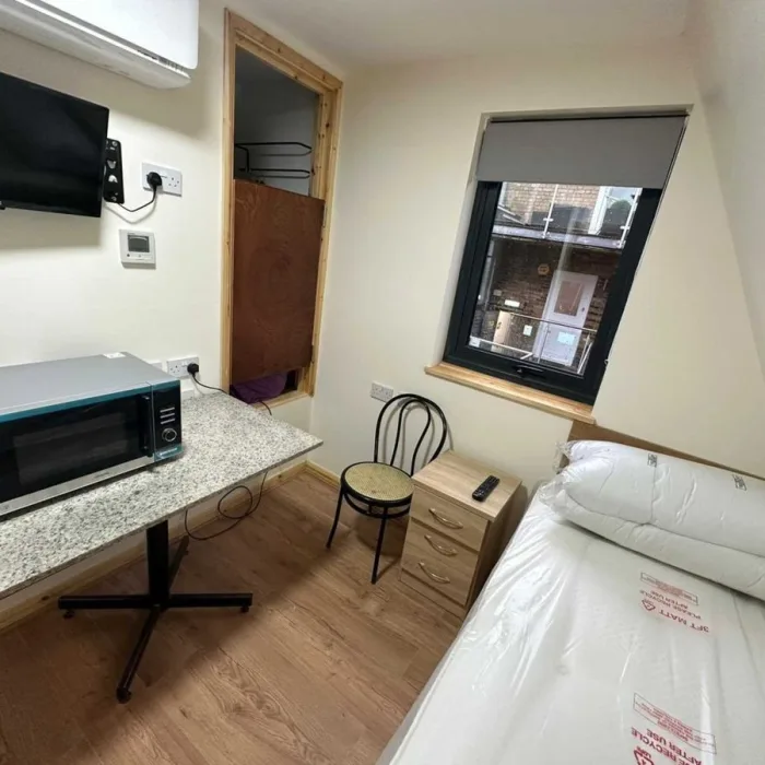 Students have to fork out £17,676 a year to live in flat where the kitchen is a microwave on a table