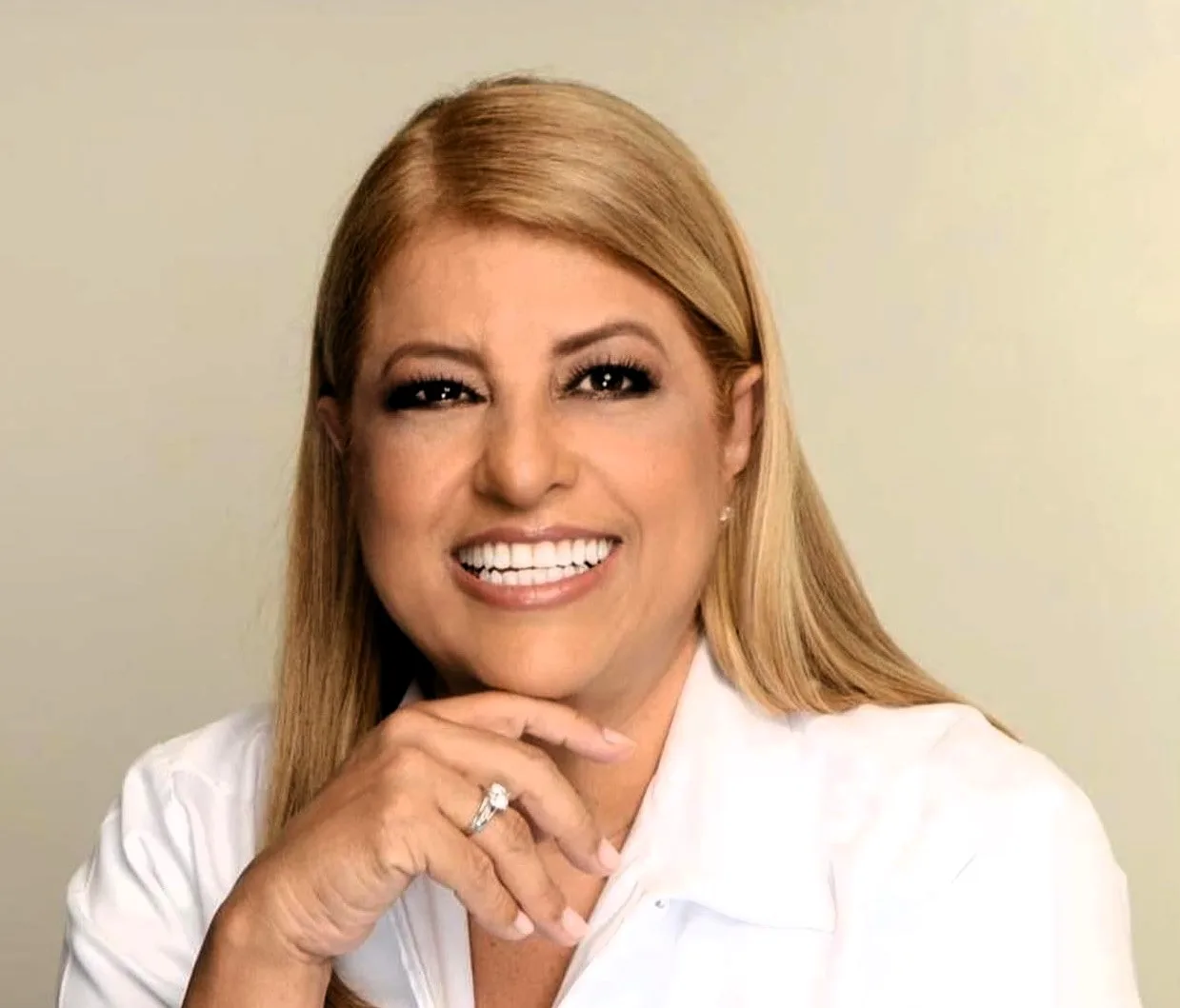 Gloria Hincapié, a beauty therapist known for her Hincapié Technique and body contour spas, has died after battling cancer for the second time. Hincapié had a celebrity clientele and developed a natural body contouring technique and a line of pineapple-based beauty products. She passed away in Los Angeles at the age of 63.
