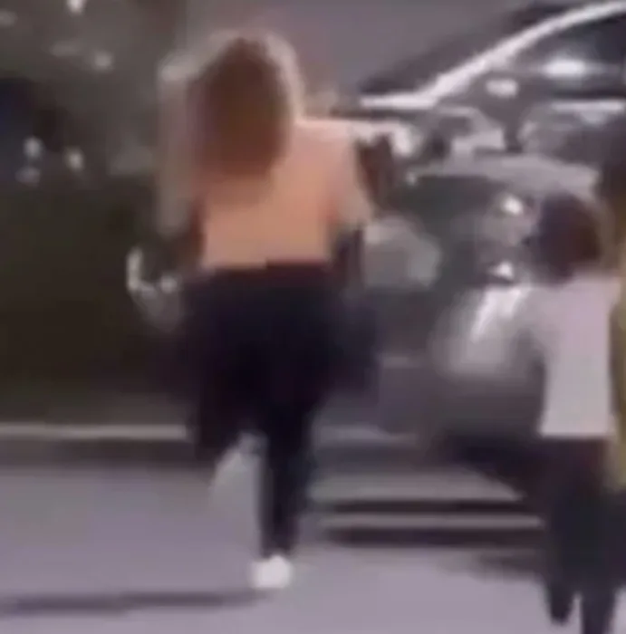 Toplifter! Woman runs out of shop undressing to prove she hasn’t shoplifted