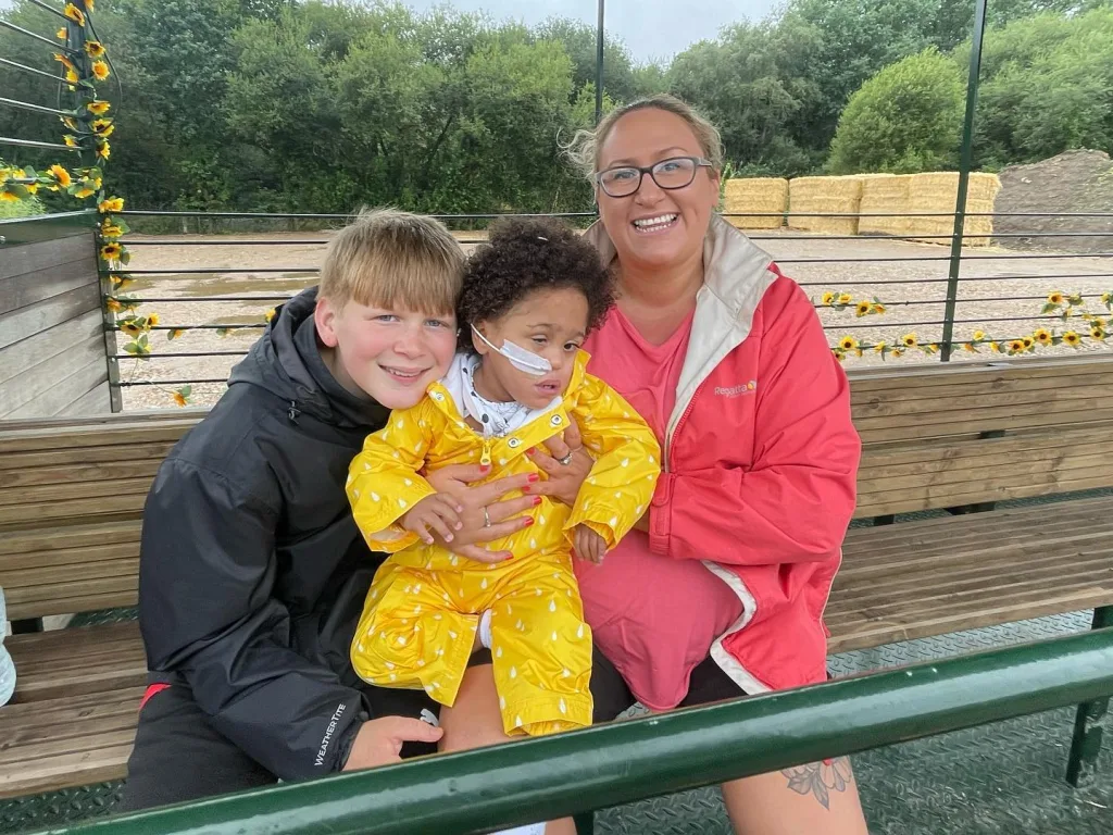 Mum left ‘heartbroken’ as one twin dies and second diagnosed with rare ...