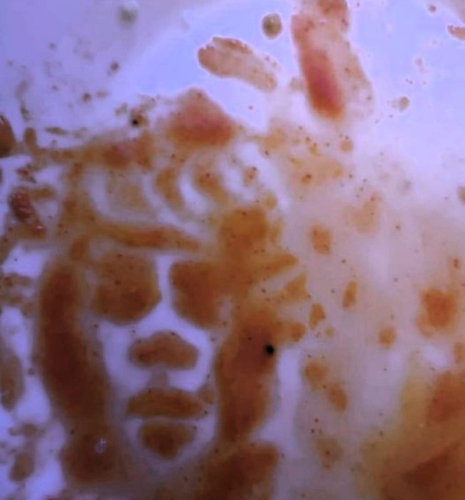 I Wanna Be-an Adored! Stone Roses lead singer Ian Brown’s face spotted in woman’s baked bean juice