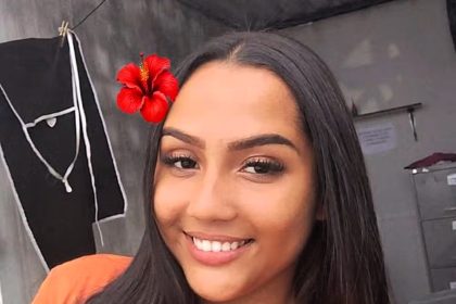 A mother survived a car crash in Guaraí, Brazil, only to wake and find her 16-year-old daughter dead. The driver, suspected of drink-driving, was arrested.