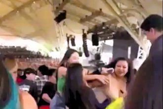 A fight broke out at a Junior H concert in Durango over a seating dispute, resulting in hair-pulling and punches. Security eventually intervened. The viral clip has sparked debate on social media.