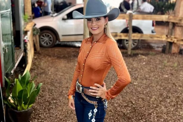 Beauty queen Amanda Batista, 24, tragically dies the same day as her great-grandma, leaving behind a 5-year-old son. The family mourns their unexpected double loss.