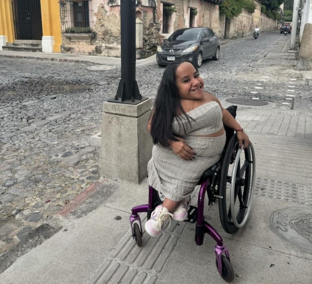 Panamanian influencer Anita Correa, 28, dies following a tragic fall. Known for inspiring others despite brittle bone disease, her legacy of resilience lives on.