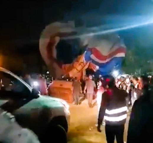 A groom-to-be tragically died after falling from a hot air balloon he was trying to stop during a festival in Colombia. The accident left two others injured with burns.