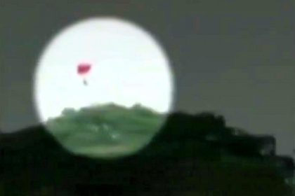 Pro skydiver Carolina Muñoz Kennedy dies in tragic fall after parachute malfunction; beloved athlete remembered by friends and family in heartfelt tributes.