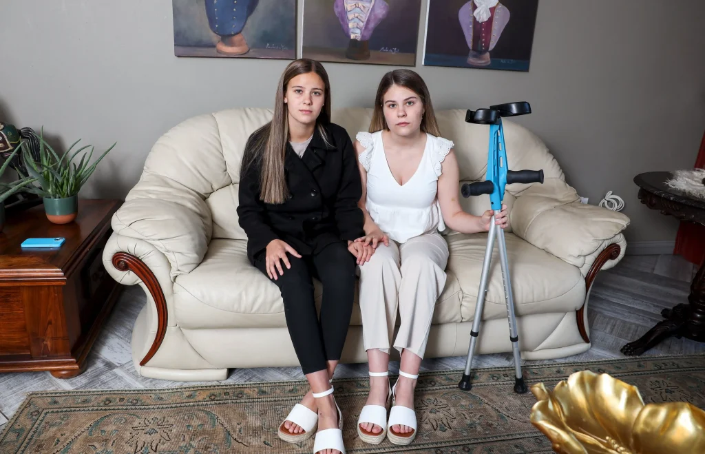 Two sisters tragically lose their mum in a car crash on prom day. As they recover, they honor her memory with plans to scatter her ashes at her favorite beach.