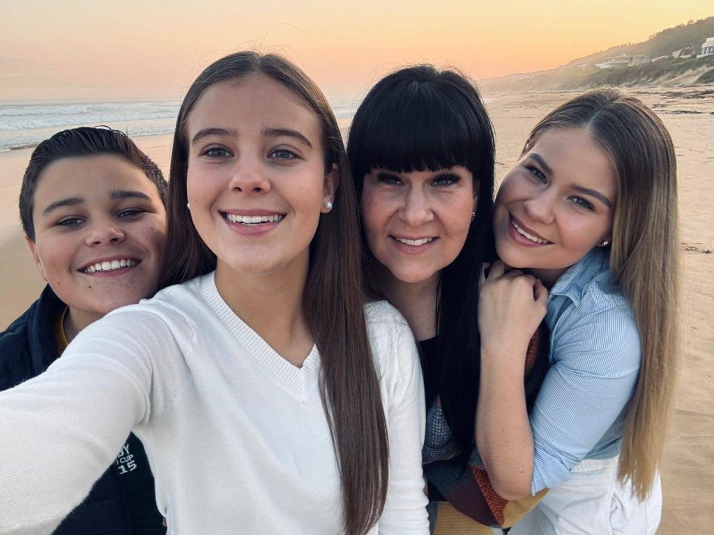 Two sisters tragically lose their mum in a car crash on prom day. As they recover, they honor her memory with plans to scatter her ashes at her favorite beach.