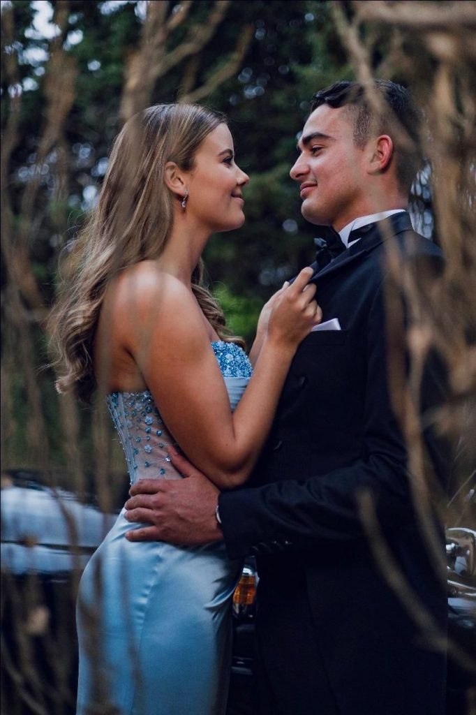 Two sisters tragically lose their mum in a car crash on prom day. As they recover, they honor her memory with plans to scatter her ashes at her favorite beach.