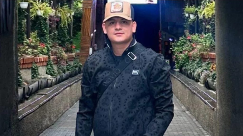 Cartel hitman ‘Skinny Guy’ targeted in bar shooting that killed 10 in Mexico. Suspects linked to a brutal cartel turf war as shocking footage reveals chaos.