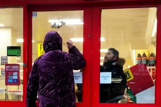 Heroic Iceland security guards detain alleged shoplifter in London, locking doors to prevent escape; locals praise swift action and slam brazen attempt.