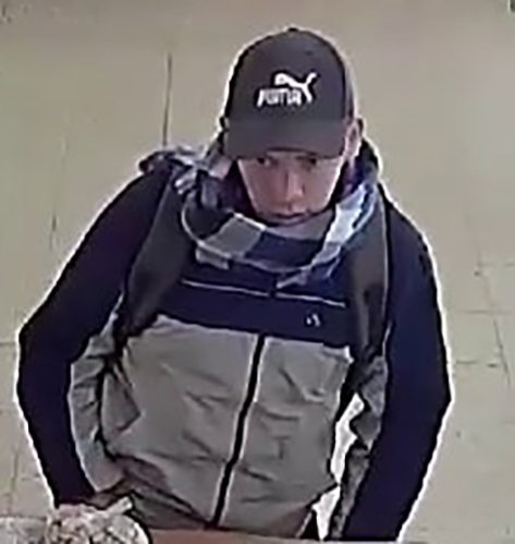 Brave shop worker in Argentina chases off knife-wielding thief with a bigger blade, foiling robbery attempt in a Crocodile Dundee-style showdown caught on video.