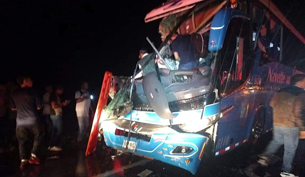 Over 20 passengers were injured when two buses collided on a wet road in western Colombia, with harsh weather and speed bumps cited as possible factors. An investigation is underway.