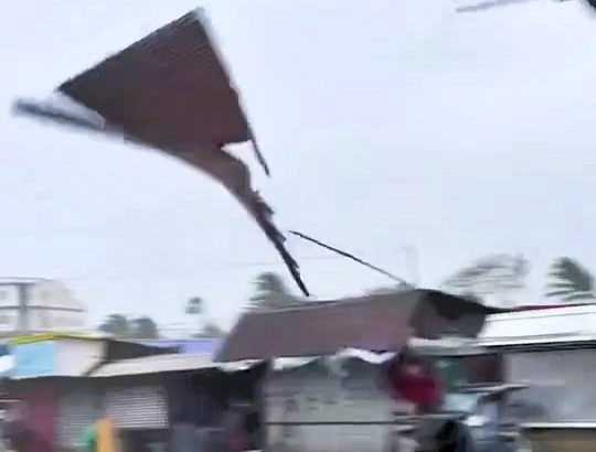 Super Typhoon Man-Yi slams the Philippines with 189mph winds, tearing off roofs, uprooting trees, and forcing 500,000 evacuations in dramatic scenes across Aurora.