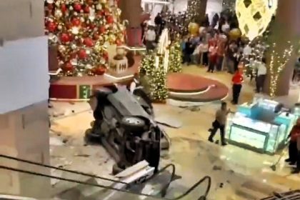 A car plunged from the fourth floor into Guatemala’s Miraflores shopping centre, leaving a massive hole and causing chaos, with three injured but no serious casualties.