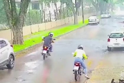 Drama unfolds in Brazil as a 'crime couple's' getaway goes awry—man flees, leaving his girlfriend to vigilantes after their bike breaks down during a theft attempt.