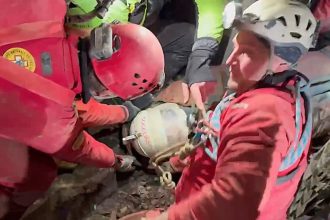 Explorer Ottavia Piana rescued after 4 days trapped in Italy's Bueno Fonteno Abyss. Second time in the same cave, suffering severe injuries.