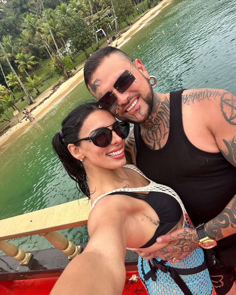 Chilean influencer Jocelyn Medina mourns her fiancé's sudden death, just one month before their wedding, sharing a heartbreaking tribute to the love of her life.