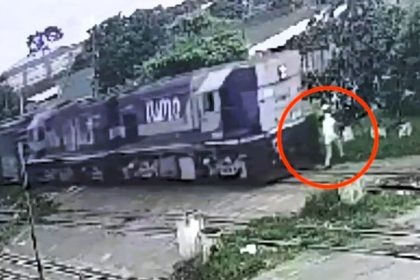 78-year-old man survives being hit by a train in Brazil after crossing tracks unaware of the oncoming locomotive. Miraculously conscious, he’s under observation at hospital.