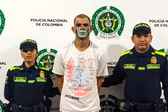 A clown-faced crook known as "Wasson" was arrested in Ibagué, Colombia, after his bizarre disguise, featuring clown makeup and a lion hat, helped police identify him.