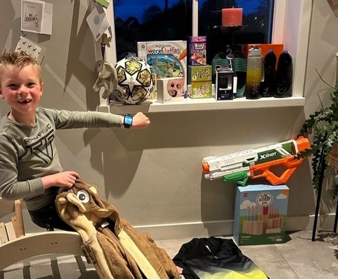 A seven-year-old Dutch minibike champion, Sid Veijer, tragically passed away after a training accident. Known for his determination and talent, he fought valiantly for two weeks following the crash in Limburg, Netherlands.