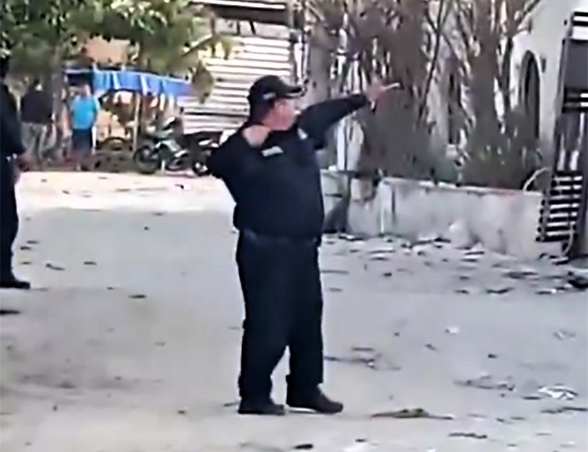 Police in Celestún, Mexico, used slingshots to distract suspected robbers, arresting one hiding on a roof. The clever tactic left locals both amused and impressed.