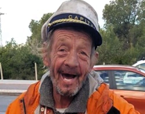 Benidorm mourns the loss of local legend ‘Dutch Danny,’ a beloved street entertainer. Fans and expats have raised over £1,065 to cover his funeral costs after his passing.