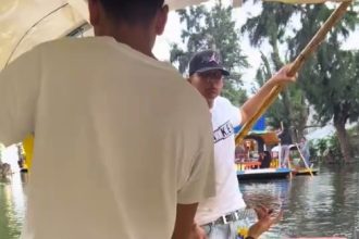 A tour guide in Xochimilco, Mexico, fell into the canals after drinking with passengers during a festive boat ride. The viral video shows him stumbling and flailing in the water as attendees rush to help.