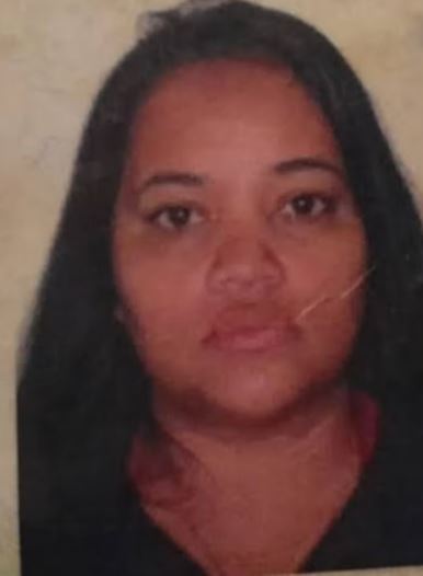 A woman tragically collapsed and died while using a leg extension machine at a gym in Brazil. The cause is still under investigation, with no signs of foul play.