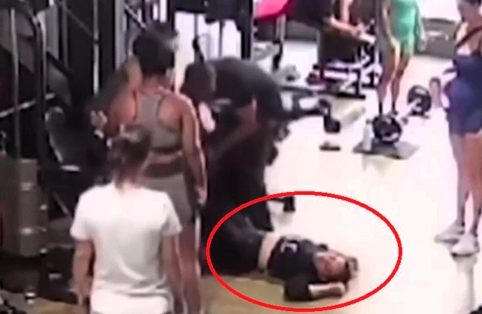 A woman tragically collapsed and died while using a leg extension machine at a gym in Brazil. The cause is still under investigation, with no signs of foul play.