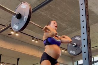 Pregnant influencer Sol Pérez faces backlash for sharing workout videos at 30 weeks. Critics call it obsessive, while supporters defend her fitness routine.