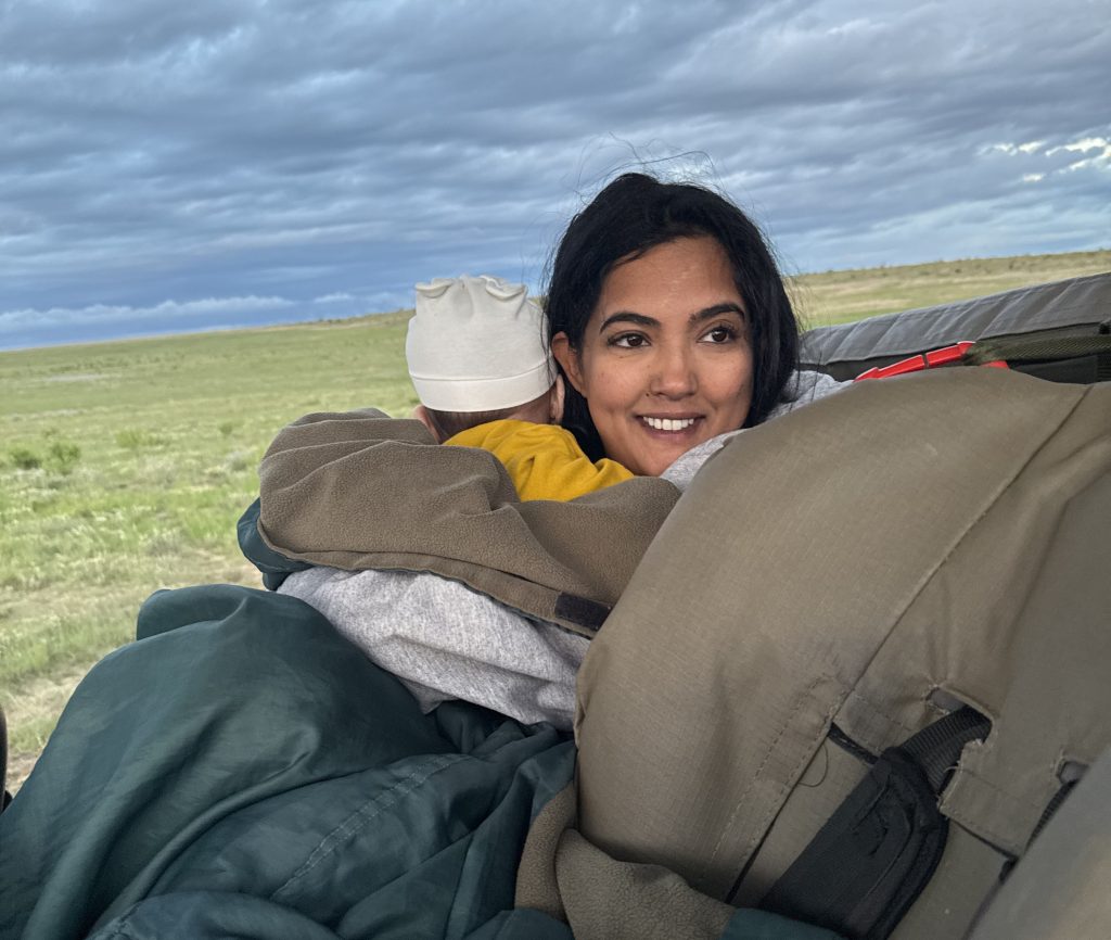 Woman wakes up with amnesia, forgetting her family & reliving '50 First Dates.' Her journey to recovery & love unfolds in Amazon's docu-series '50,000 First Dates.'