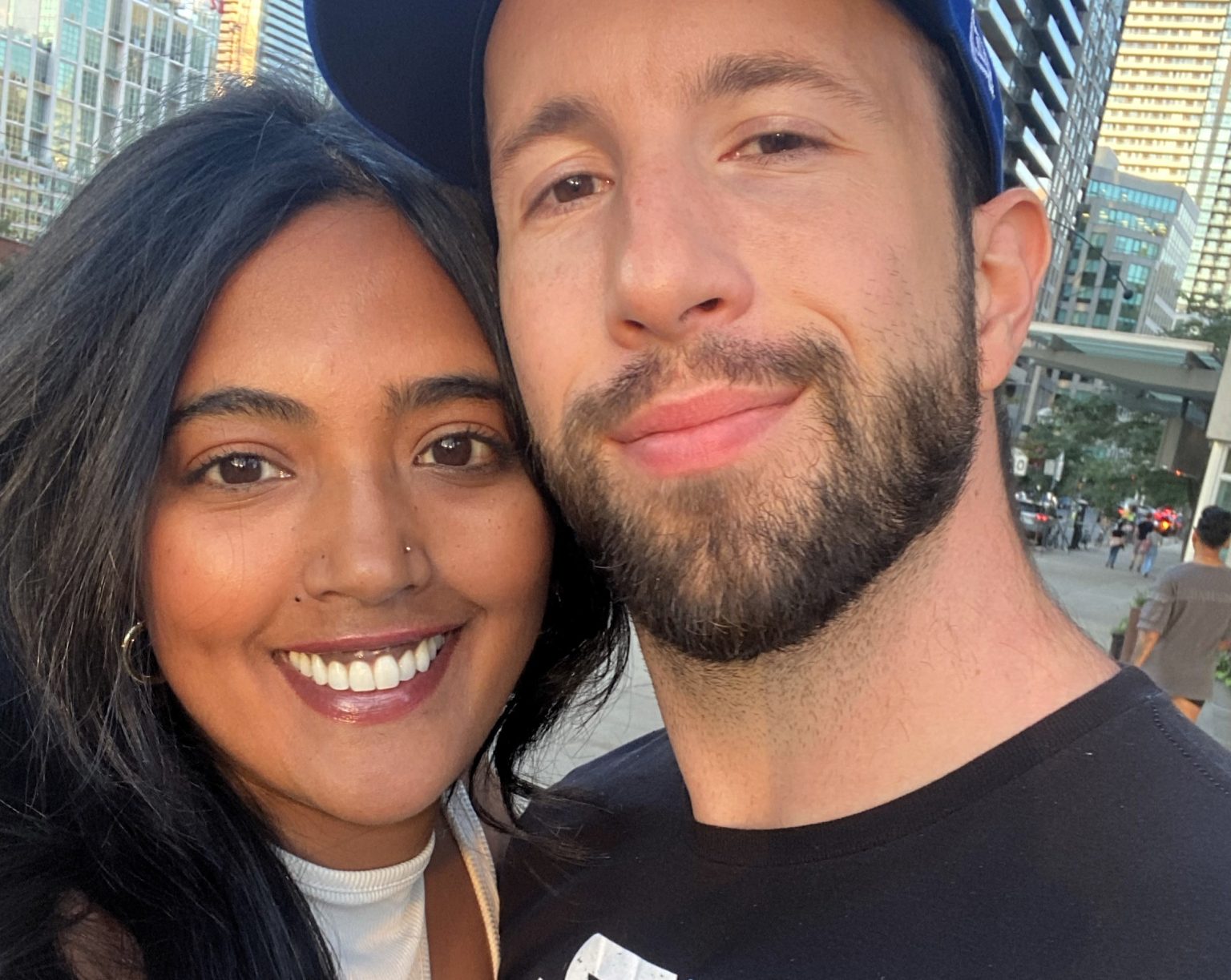 Woman wakes up with amnesia, forgetting her family & reliving '50 First Dates.' Her journey to recovery & love unfolds in Amazon's docu-series '50,000 First Dates.'