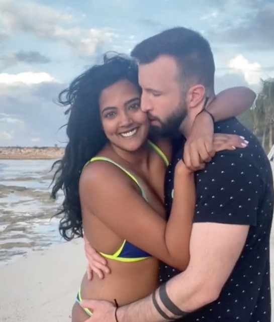 Woman wakes up with amnesia, forgetting her family & reliving '50 First Dates.' Her journey to recovery & love unfolds in Amazon's docu-series '50,000 First Dates.'