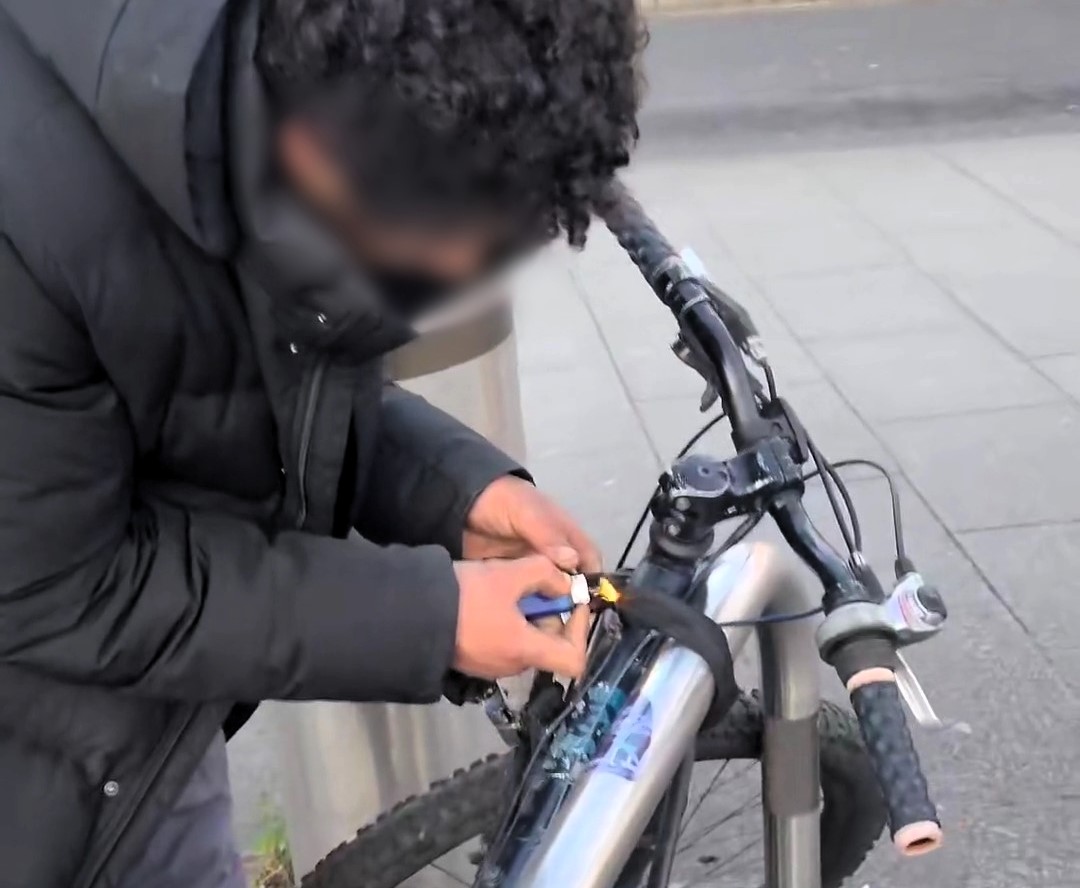 A man trying to steal a bike in Stratford burned his fingers with a lighter while attempting to melt the lock, sparking outrage and disbelief from onlookers.