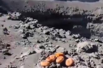 Man risks his life climbing Mexico's active Popocatépetl volcano to leave birthday gifts. See why this daring act has sparked both awe and concern.