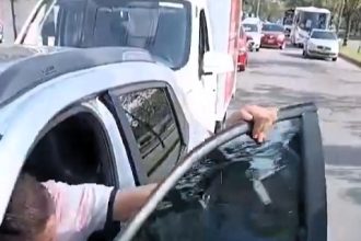 A man’s attempt to flee police backfired painfully when he slammed his car door shut - trapping his own fingers and leaving onlookers cringing at the excruciating blunder.