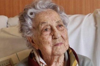 A DNA study of Maria Branyas Morera, who lived to 117, revealed a "microbiome of a child" and unique genes that cut her biological age by 17 years, offering clues to longevity.