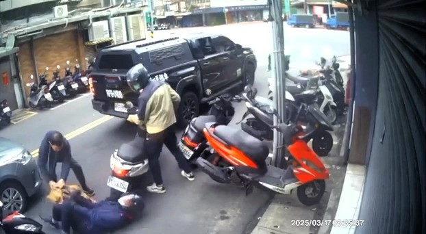 A pitbull jumped from a car window in Taipei and attacked a motorcyclist, leaving him injured. The same dog reportedly attacked another rider earlier this month. Authorities are investigating.