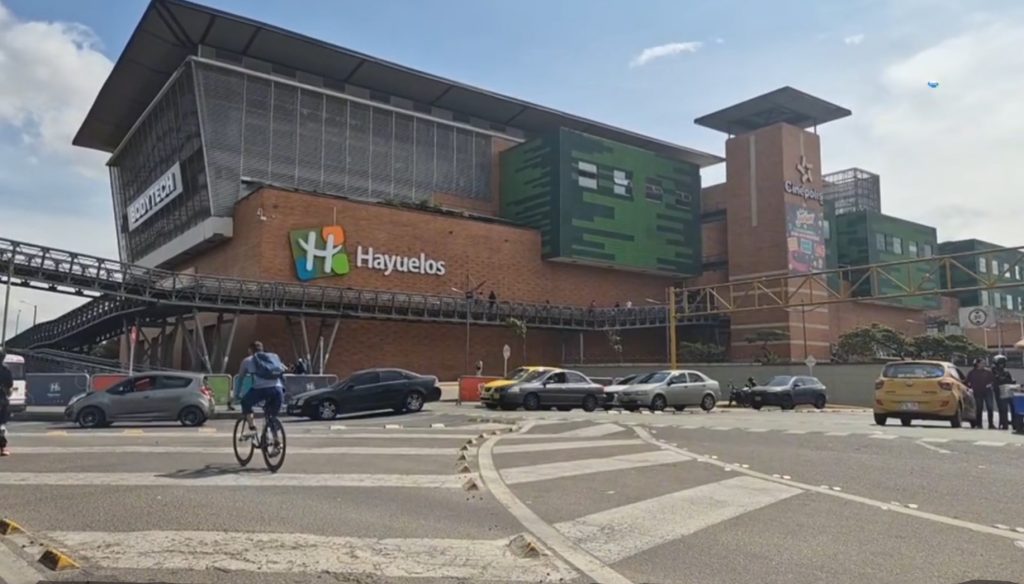 An adult star sparked outrage after filming a steamy scene in a Bogotá shopping mall toilet following a fan dare - locals and business owners have condemned the act.