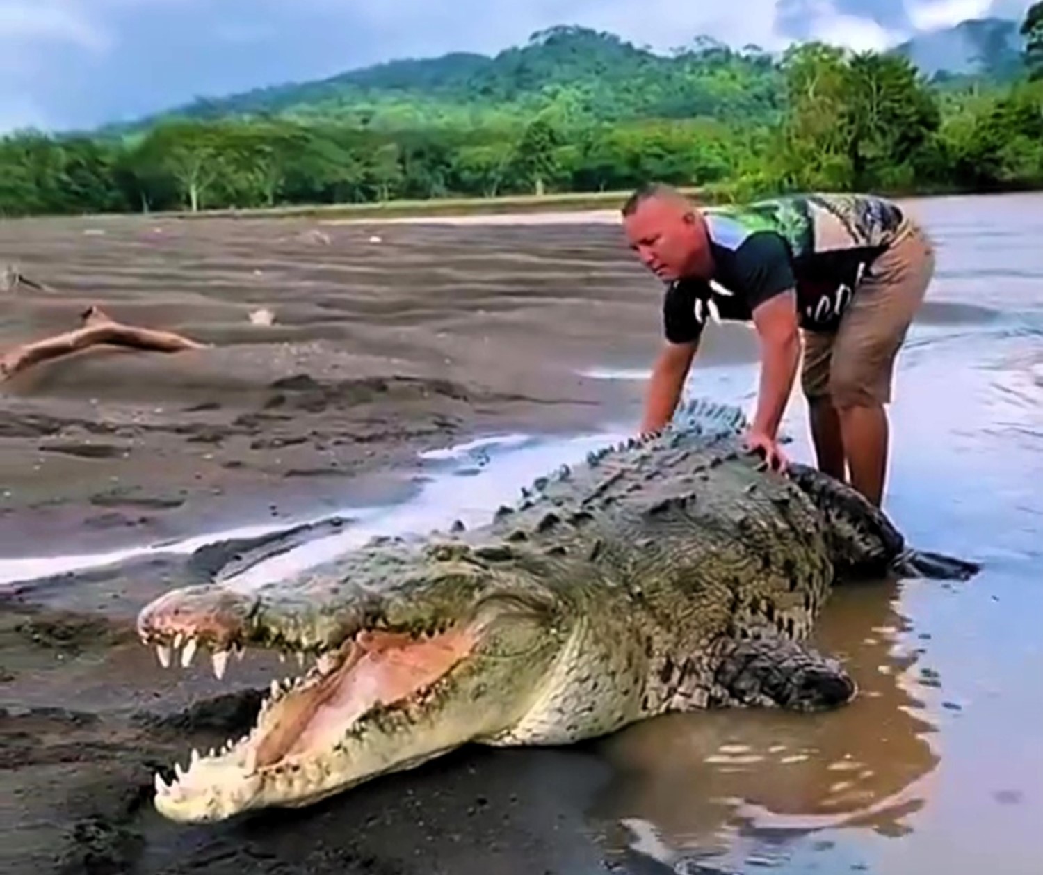 A tour guide in Costa Rica sparked outrage after recklessly teasing a giant crocodile at the Tárcoles River - prompting officials to warn against dangerous wildlife interactions.
