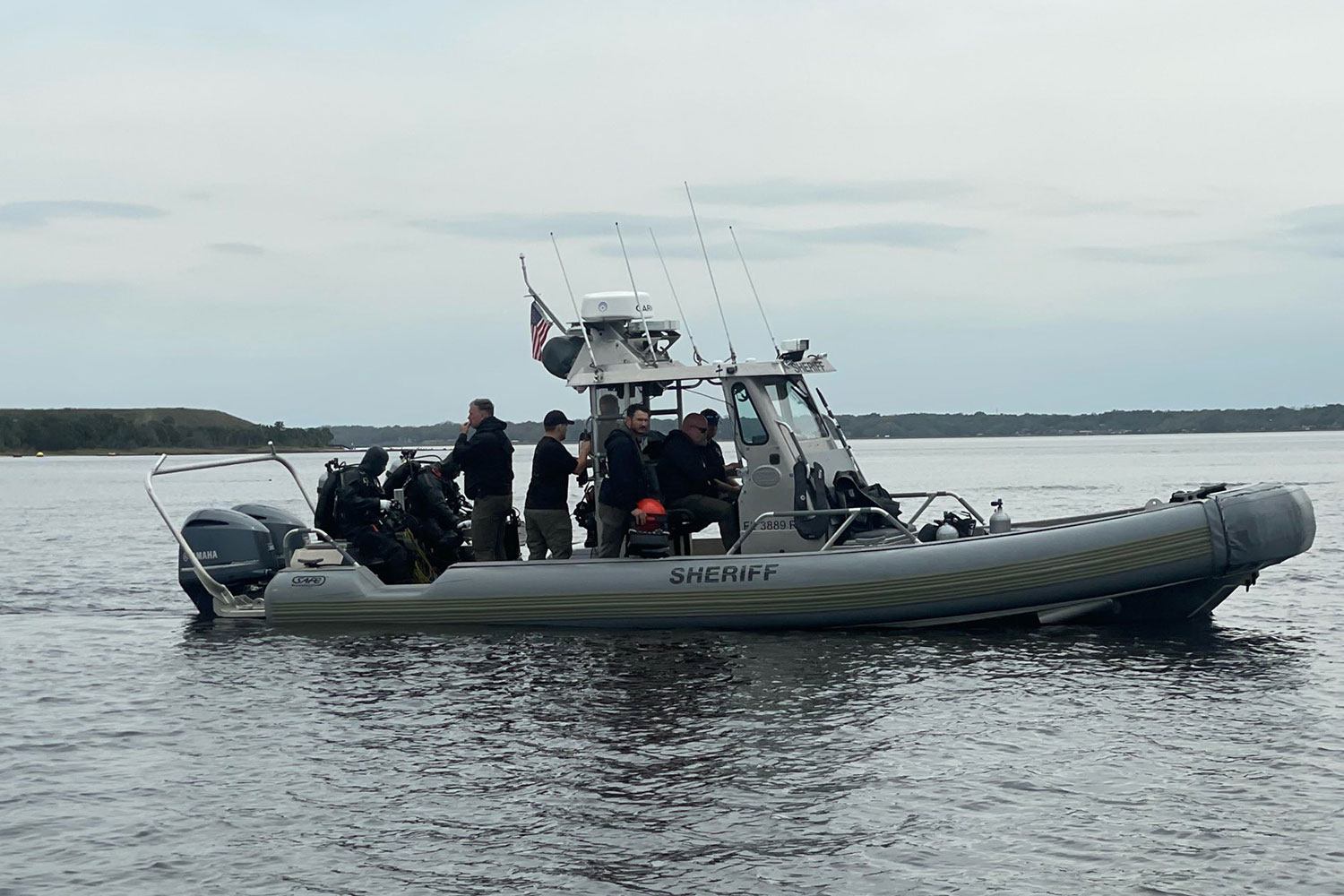 Dad, two kids and gran killed in tragic boat accident on St. Johns River, Florida. None wore life jackets. Four others survived. A fundraiser has raised over £47,000.