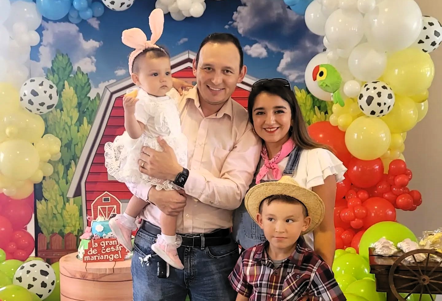 Dad, two kids and gran killed in tragic boat accident on St. Johns River, Florida. None wore life jackets. Four others survived. A fundraiser has raised over £47,000.