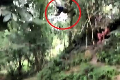 Young man dies after falling from a tree into a river while messing around with friends in Puerto Plata. Shocking video captures the tragic moment.