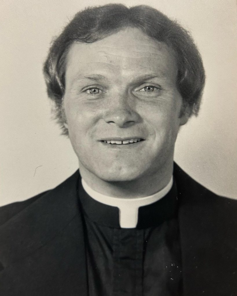 A man has been arrested over the killing of beloved US priest Richard Gross, who was found suffocated in a Málaga holiday flat in January. A second suspect was held in January.