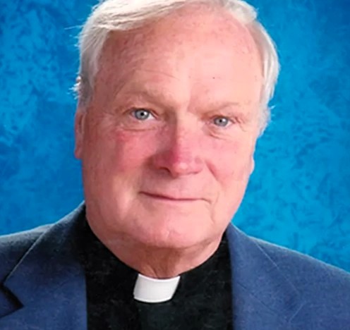 A man has been arrested over the killing of beloved US priest Richard Gross, who was found suffocated in a Málaga holiday flat in January. A second suspect was held in January.