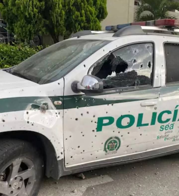 Two brave off duty cops in pyjamas and flip flops helped battle cartel gunmen after a grenade attack in Colombia leaving two suspects dead and three officers injured.