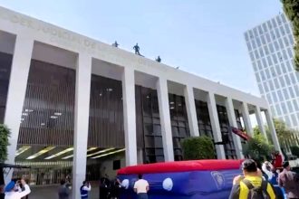 A firefighter in Mexico City was injured after bouncing off an inflatable cushion during a drill for the 2025 National Earthquake Drill, prompting a safety review.